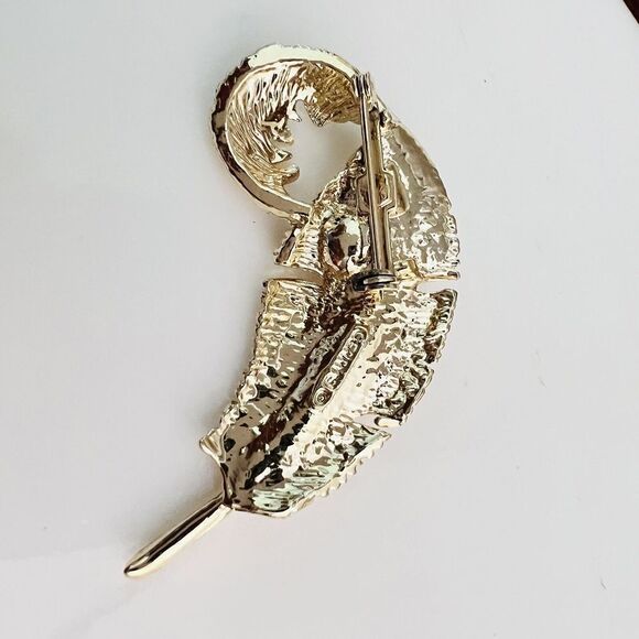 Vintage Gerry's Brooch Gold Tone Feather with Faux Pearl Signed 4152 - Picture 5 of 8